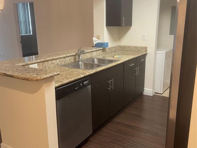 Apartment for rent  Unit #605 - photo 6614591