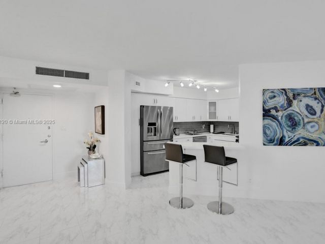 Apartment for rent  Unit #412 - photo 6639614