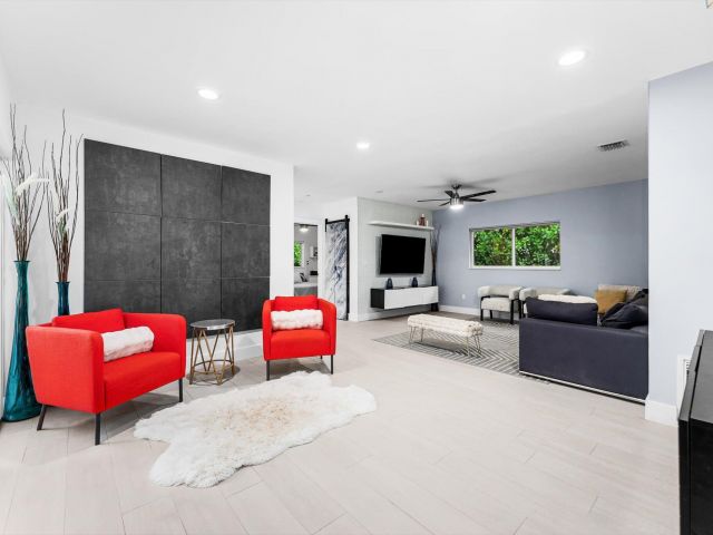 Home for sale at 1044 NW 6th Drive - photo 6643492