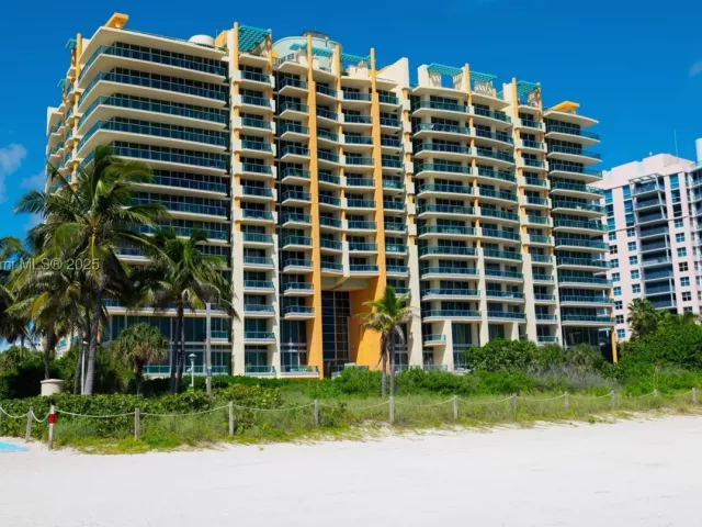 1-bedroom condo for sale in Miami Beach - 1455 Ocean Dr 811 - MondialRealty