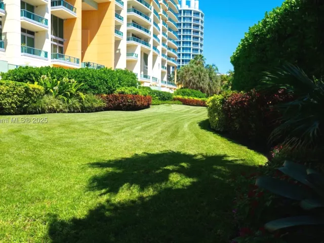 1-bedroom condo for sale in Miami Beach - 1455 Ocean Dr 811 - MondialRealty