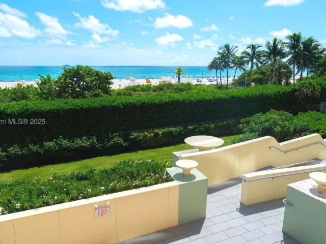 1-bedroom condo for sale in Miami Beach - 1455 Ocean Dr 811 - MondialRealty