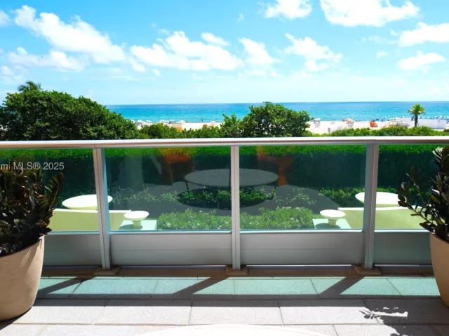 1-bedroom condo for sale in Miami Beach - 1455 Ocean Dr 811 - MondialRealty