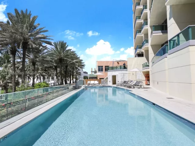 1-bedroom condo for sale in Miami Beach - 1455 Ocean Dr 811 - MondialRealty