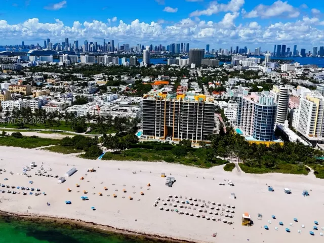 1-bedroom condo for sale in Miami Beach - 1455 Ocean Dr 811 - MondialRealty