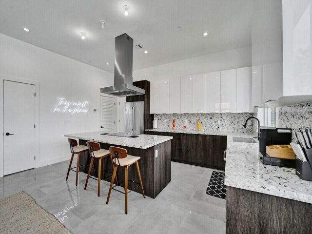 Home for rent at 1220 NE 15th Avenue - photo 6642803