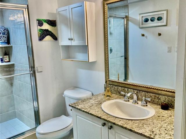 2-bedroom condo for rent in Aventura - 19501 W Country Club Dr 2515 - MondialRealty