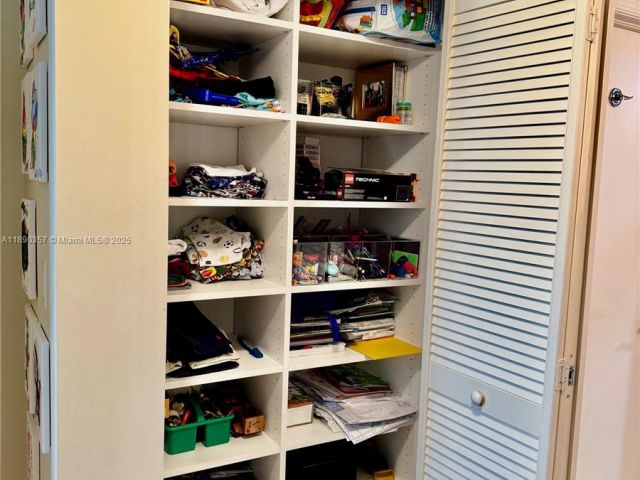 2-bedroom condo for rent in Aventura - 19501 W Country Club Dr 2515 - MondialRealty