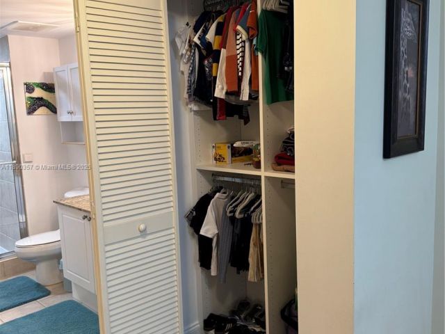 2-bedroom condo for rent in Aventura - 19501 W Country Club Dr 2515 - MondialRealty