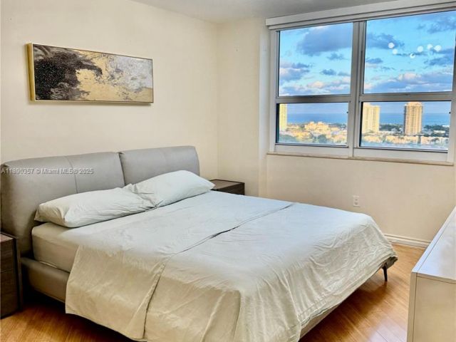 2-bedroom condo for rent in Aventura - 19501 W Country Club Dr 2515 - MondialRealty