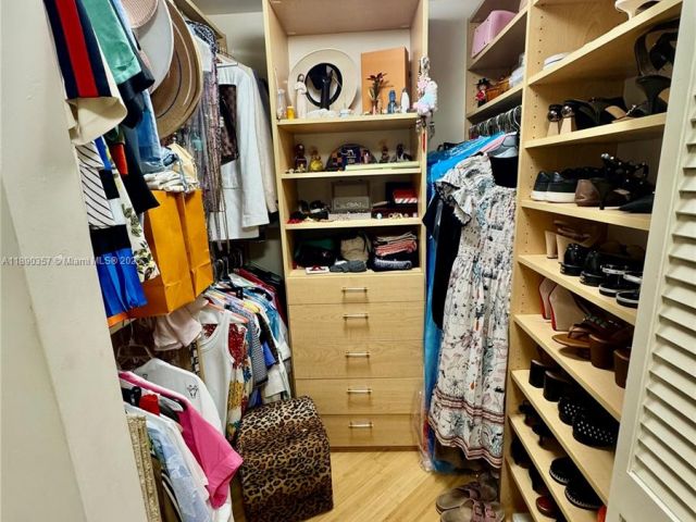 2-bedroom condo for rent in Aventura - 19501 W Country Club Dr 2515 - MondialRealty