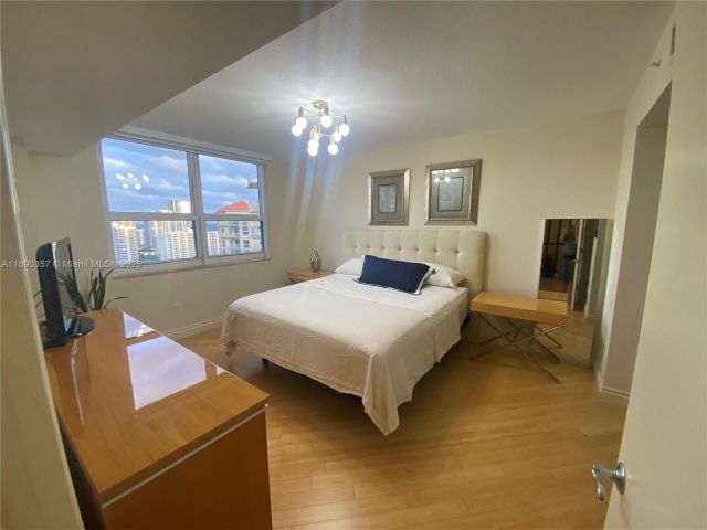 2-bedroom condo for rent in Aventura - 19501 W Country Club Dr 2515 - MondialRealty