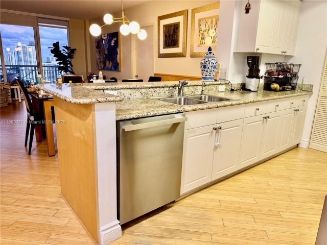 2-bedroom condo for rent in Aventura - 19501 W Country Club Dr 2515 - MondialRealty