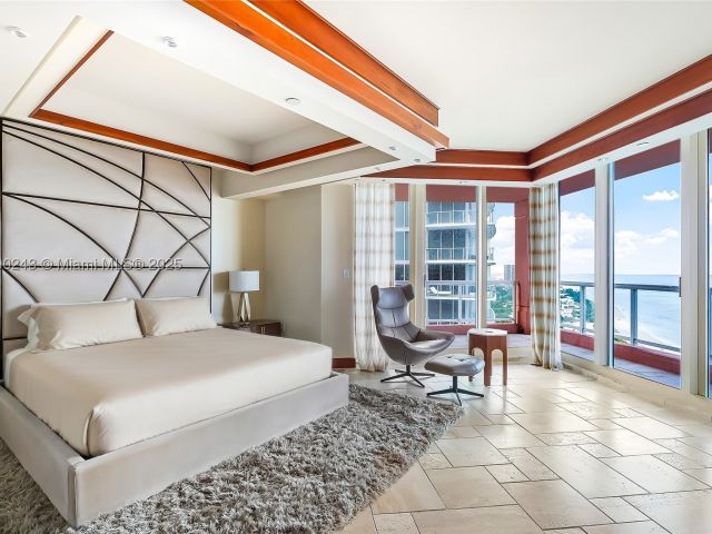 3-bedroom condo for rent in Fort Lauderdale - 2110 N Ocean Blvd 23B - MondialRealty