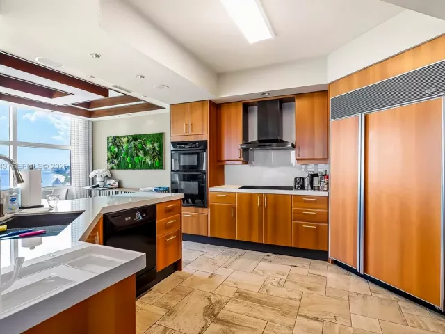 3-bedroom condo for rent in Fort Lauderdale - 2110 N Ocean Blvd 23B - MondialRealty