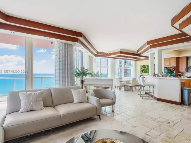 3-bedroom condo for rent in Fort Lauderdale - 2110 N Ocean Blvd 23B - MondialRealty