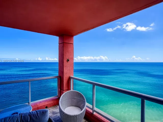 3-bedroom condo for rent in Fort Lauderdale - 2110 N Ocean Blvd 23B - MondialRealty