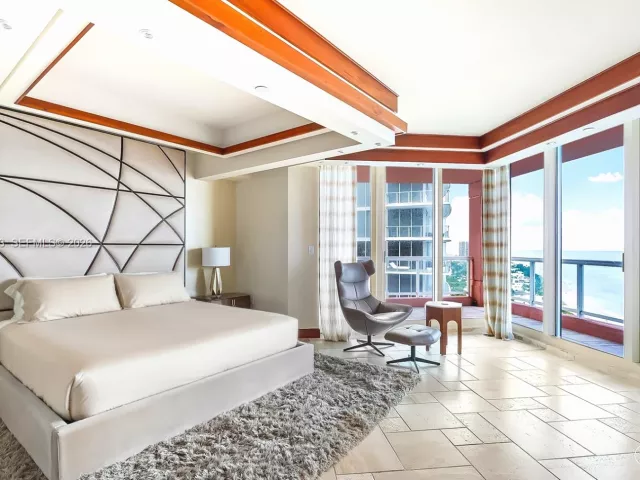 3-bedroom condo for rent in Fort Lauderdale - 2110 N Ocean Blvd 23B - MondialRealty