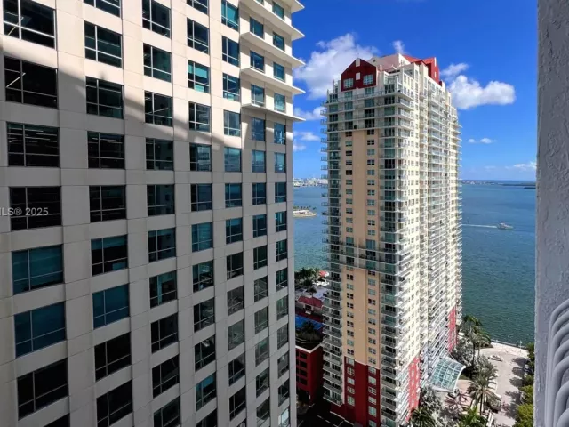 1-bedroom condo for sale in Miami - 1200 Brickell Bay Dr 2814 - MondialRealty