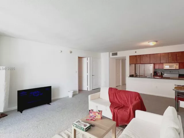 1-bedroom condo for sale in Miami - 1200 Brickell Bay Dr 2814 - MondialRealty