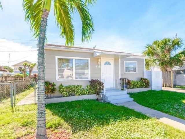 3-bedroom home for rent in West Palm Beach - 438 Malverne Rd 1 - MondialRealty