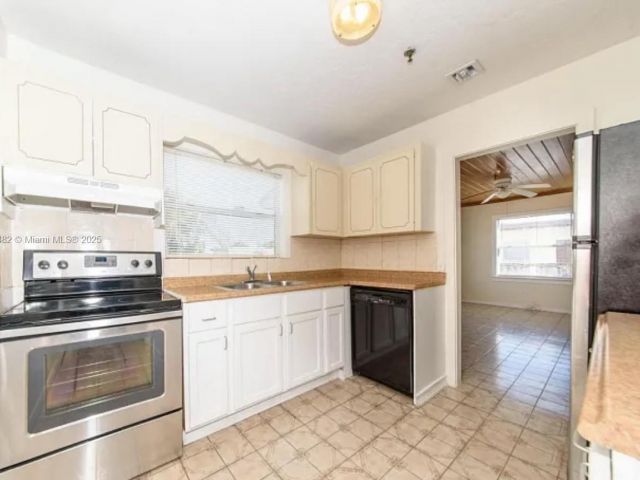 3-bedroom home for rent in West Palm Beach - 438 Malverne Rd 1 - MondialRealty