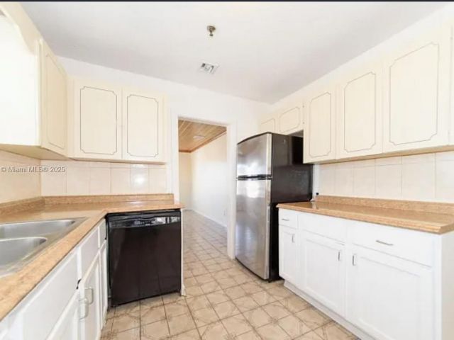 3-bedroom home for rent in West Palm Beach - 438 Malverne Rd 1 - MondialRealty