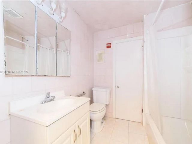 3-bedroom home for rent in West Palm Beach - 438 Malverne Rd 1 - MondialRealty