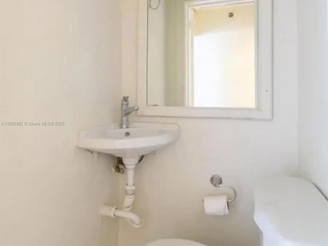 3-bedroom home for rent in West Palm Beach - 438 Malverne Rd 1 - MondialRealty