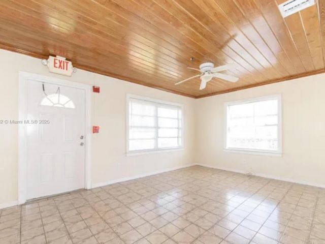 3-bedroom home for rent in West Palm Beach - 438 Malverne Rd 1 - MondialRealty