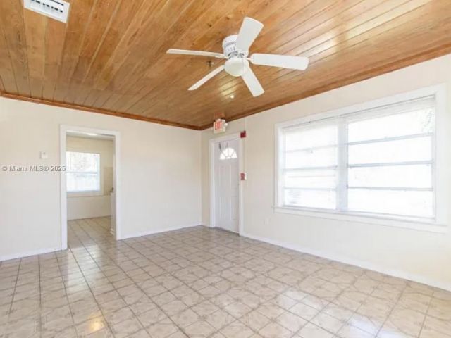 3-bedroom home for rent in West Palm Beach - 438 Malverne Rd 1 - MondialRealty