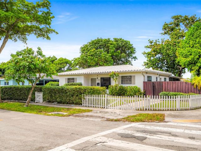 Home for sale at 17130 NE 7th Ave - photo 7439358