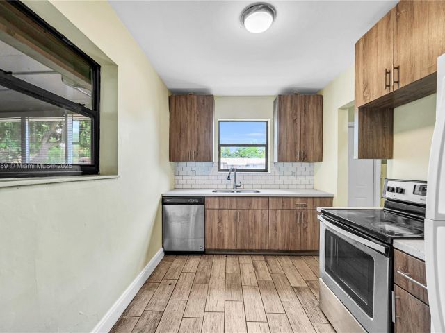 Home for sale at 17130 NE 7th Ave - photo 7439363