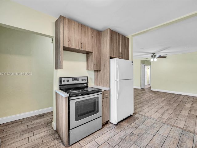 Home for sale at 17130 NE 7th Ave - photo 7439365