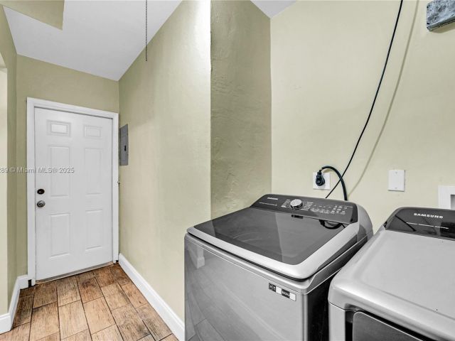 Home for sale at 17130 NE 7th Ave - photo 7439367