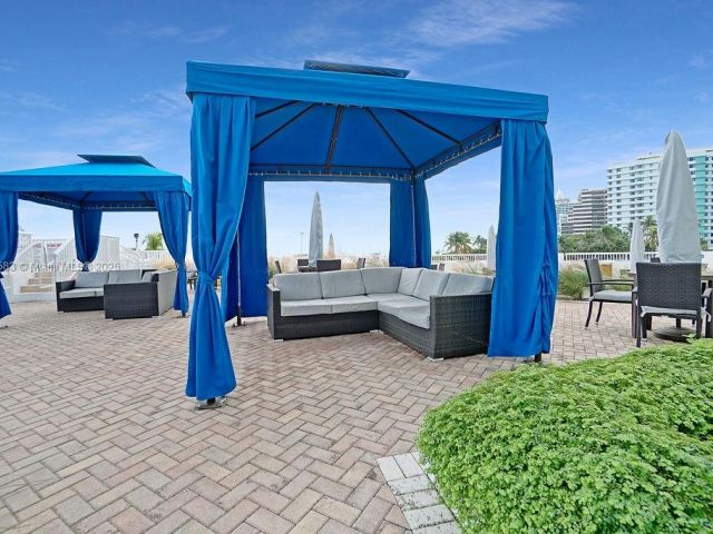 1-bedroom condo for rent in Miami Beach - 5401 E Collins Ave 1530 - MondialRealty