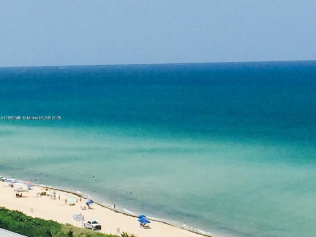 1-bedroom condo for rent in Miami Beach - 5401 E Collins Ave 1530 - MondialRealty