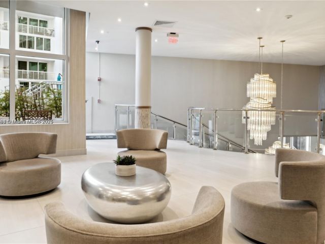 1-bedroom condo for rent in Miami Beach - 5401 E Collins Ave 1530 - MondialRealty