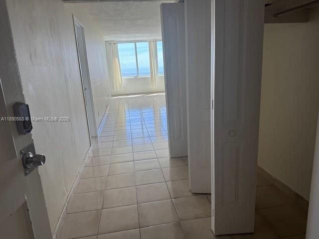 1-bedroom condo for rent in Miami Beach - 5401 E Collins Ave 1530 - MondialRealty