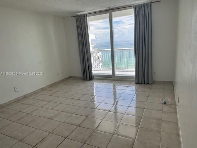 1-bedroom condo for rent in Miami Beach - 5401 E Collins Ave 1530 - MondialRealty