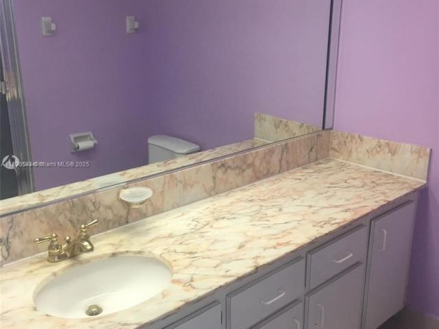 1-bedroom condo for rent in Miami Beach - 5401 E Collins Ave 1530 - MondialRealty