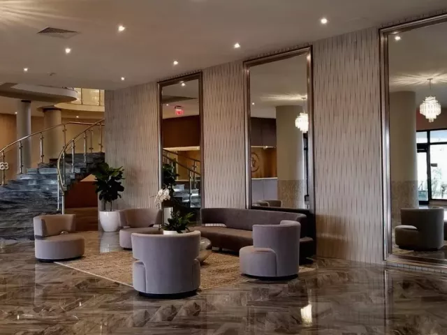 4-bedroom condo for sale in Miami Beach - 5401 Collins Ave 819 - MondialRealty