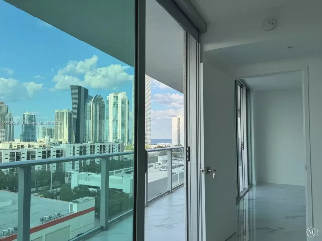 3-bedroom condo for sale in Sunny Isles Beach - 330 Sunny Isles Blvd 5-1003 - MondialRealty