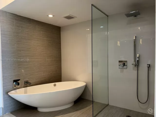 3-bedroom condo for sale in Sunny Isles Beach - 330 Sunny Isles Blvd 5-1003 - MondialRealty