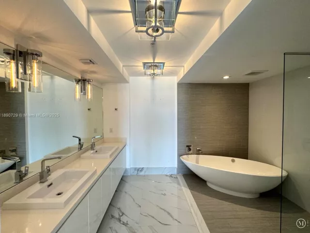 3-bedroom condo for sale in Sunny Isles Beach - 330 Sunny Isles Blvd 5-1003 - MondialRealty