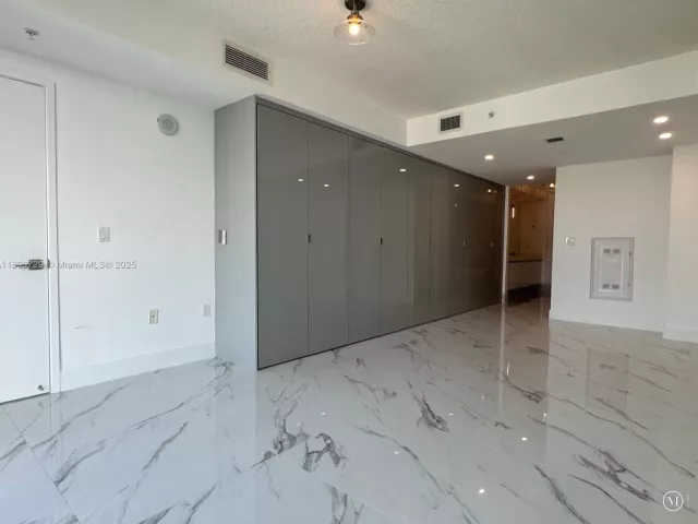 3-bedroom condo for sale in Sunny Isles Beach - 330 Sunny Isles Blvd 5-1003 - MondialRealty
