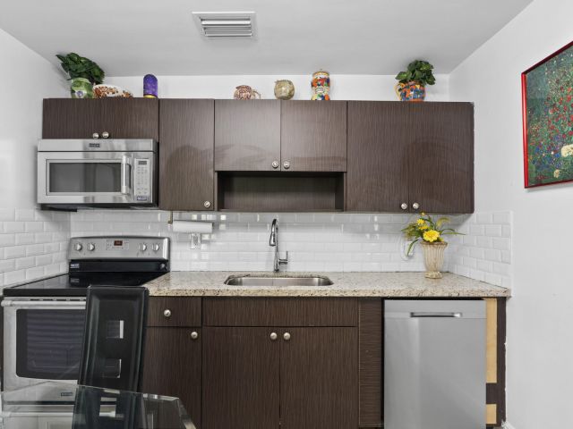 Home for sale at 601 SW 5th Court - photo 6626547