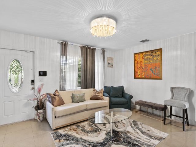 Home for sale at 601 SW 5th Court - photo 6626550