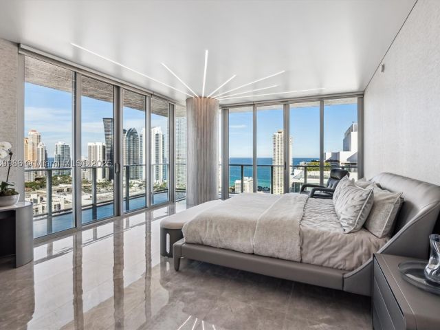 4-bedroom condo for sale in Sunny Isles Beach - 330 Sunny Isles Blvd 5-UPH04 - MondialRealty