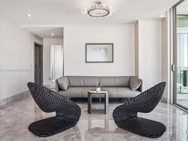 Apartment for rent  Unit #5-UPH04 - photo 6623820